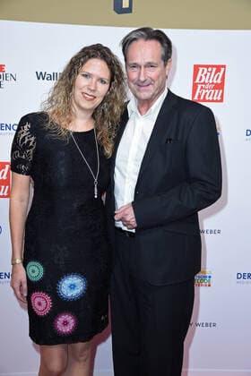 Helmut Zierl mit Freundin Sabrina Boecker bei der der 13. Verleihung der GOLDENEN BILD der FRAU im Stage Operettenhaus in Hamburg am 23.10.2019