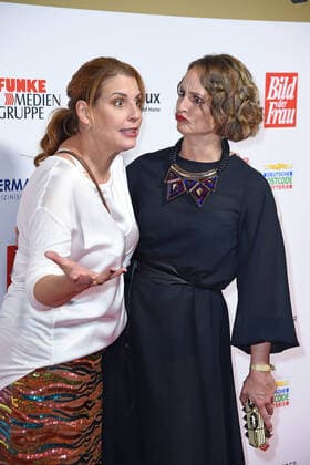 Elena Uhlig, Lara Joy Koerner bei der der 13. Verleihung der GOLDENEN BILD der FRAU im Stage Operettenhaus in Hamburg am 23.10.2019