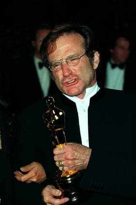 Robin Williams With Oscar Actor Robin Williams With Oscar 23 March 1998 Robin Williams With Oscar Actor Robin Williams With Oscar 23 March 1998  Copyright: MaryxEvansxAFxArchivexGrahamxWhitbyxBoot 12057588