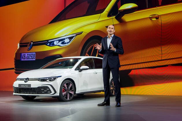 24.10.2019, xtgx, Wirtschaft Auto, Volkswagen - Weltpremiere Vorstellung Golf VIII 8 acht emspor, v.l. Ralf Brandstaetter bei der Vorstellung des neuen Golf Wolfsburg