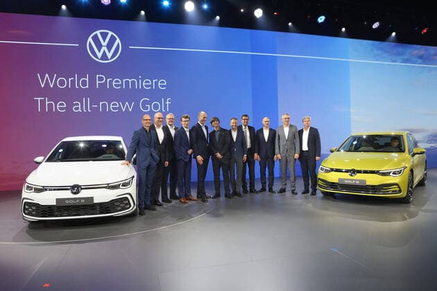 Wolfsburg Niedersachsen Volkswagen, VW, PraÌˆsentation Golf 8, Golf VIII in Wolfsburg, Autostadt, Hafen 1, Bild zeigt: Gruppenfoto