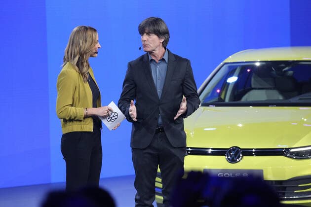 Wolfsburg Niedersachsen Volkswagen, VW, PraÌˆsentation Golf 8, Golf VIII in Wolfsburg, Autostadt, Hafen 1, Bild zeigt: Bundestrainer Joachim Löw