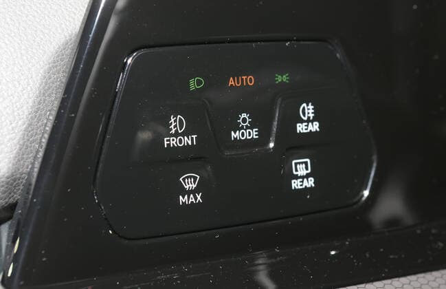 Wolfsburg Niedersachsen Volkswagen, VW, PraÌˆsentation Golf 8, Golf VIII in Wolfsburg, Autostadt, Hafen 1, Bild zeigt: Detail Licht Touchscreen