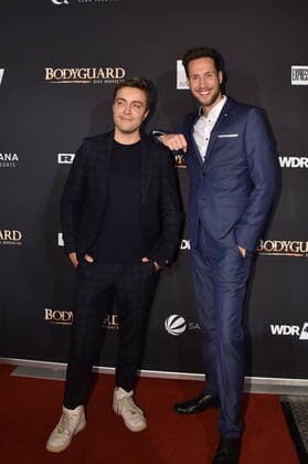 Moderatoren Philipp Isterewicz , l-r, und Sven Kroll kommt zur Premiere und Tourneestart des Musicals BODYGUARD in den Musical Dome am 24.10.2019 in Köln