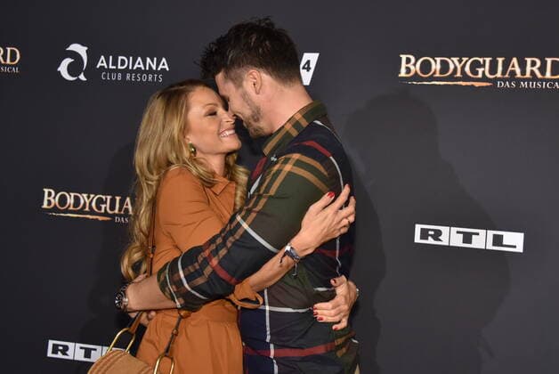 Schauspieler Thore Schölermann und seine Frau und Jana Julie Kilka Schölermann kommt zur Premiere und Tourneestart des Musicals BODYGUARD in den Musical Dome am 24.10.2019 in Köln