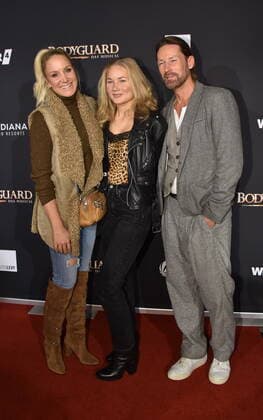 Schauspielerin Janine Kunze, l-r, ihre Tochter Lili und Dirk Budach kommt zur Premiere und Tourneestart des Musicals BODYGUARD in den Musical Dome am 24.10.2019 in Köln
