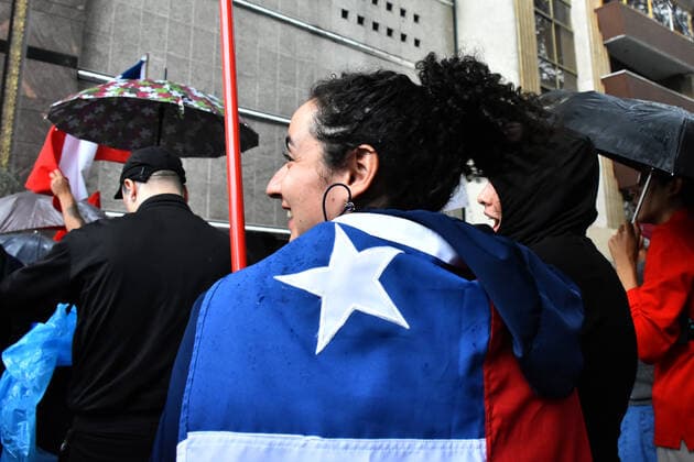 Global action against Sebastian Pinera in Mexico MEXICO CITY, MEXICO - OCTOBER 24: Chilean citizens protest at the Chilean embassy showing their outrage against the military repression and violence and support the demands of their compatriots against the economic m‹easures imposed by the President of Chile Sebastian Pinera on October 24, 2019 in Mexico City, Mexico  Copyright: xCarlosxTischlerx EYE_6276