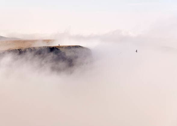 UK, Wales, Brecon Beacons, Young woman hiking at Bannau Sir Gaer Ridge model released Symbolfoto  ALRF01518