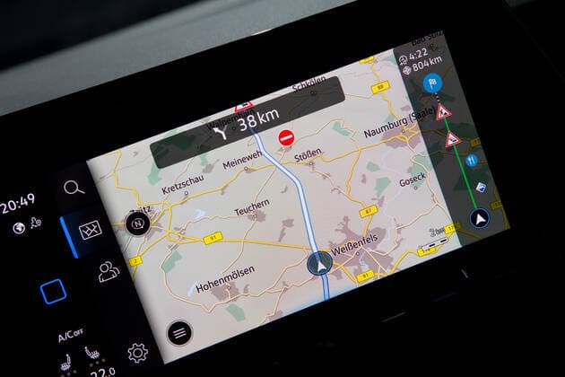 24.10.2019, xtgx, Wirtschaft Auto, Volkswagen - Weltpremiere Vorstellung Golf VIII 8 acht emspor, v.l. Navigationssystem Navi im Golf 8 Wolfsburg