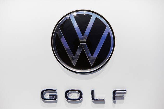 24.10.2019, xtgx, Wirtschaft Auto, Volkswagen - Weltpremiere Vorstellung Golf VIII 8 acht emspor, v.l. VW Logo, Emblem, Schriftzug Golf Wolfsburg *** 24 10 2019, xtgx, economy car, Volkswagen world premiere presentation Golf VIII 8 eight emspor, v l VW logo, emblem, lettering Golf Wolfsburg