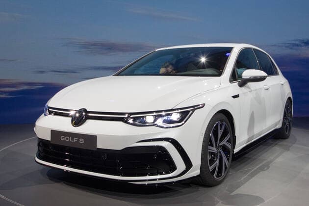 24.10.2019, xtgx, Wirtschaft Auto, Volkswagen - Weltpremiere Vorstellung Golf VIII 8 acht emspor, v.l. Golf 8 Wolfsburg
