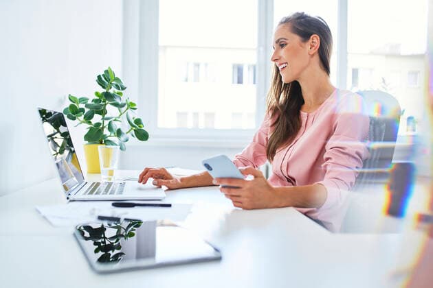 Young businesswoman working on laptop in home office model released Symbolfoto  BSZF01525