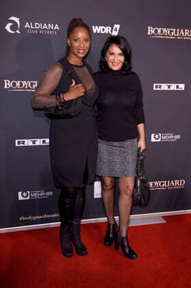 Liz Baffoe mit Begleitung bei der Premiere von Bodyguard - Das Musical im Mucial Dome. Köln, 24.10.2019