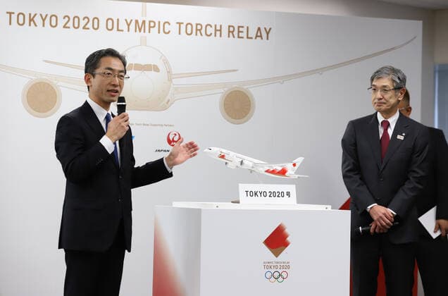 October 25, 2019, Tokyo, Japan - All Nippon Airways (ANA) president Yuji Hirako (L) and Japan Airlines (JAL) president Yuji Akasaka (R) display the aircraft design to deliver Olympic flame from Greece in Tokyo on Friday, October 25, 2019. Judo Olympic gold medalist Tadahiro Nomura and women s wrestling Olympic goldmedalist saori Yoshida will carry Olympic flame back to Japan next March for Tokyo 2020 Olympics torch relay.  (115129887)