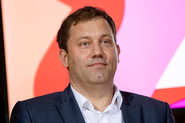 Generalsekretaer Lars Klingbeil waehrend der Ankuendigung der Ergebnissen der SPD Mitgliederbefragung zur Wahl des neuen Parteivorsitzes im Willy Brandt-Haus in Berlin am 26. Oktober 2019. Das Paar Klara Geywitz und Olaf Scholz bekamen 22,68 % der Stimmen waehrend Saskia Esken und Norbert Walter-Borjans 21,04% Ergebnisse der SPD Mitgliederbefragung zur Wahl des neuen Parteivorsitzes *** Secretary General Lars Klingbeil during the announcement of the results of the SPD member survey on the election of the new party chair in the Willy Brandt House in Berlin on 26 October 2019 The couple Klara Geywitz and Olaf Scholz received 22.68 of the votes while Saskia Esken and Norbert Walter Borjans received 21.04 results of the SPD member survey on the election of the new party chair.