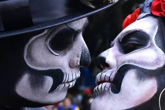 News Bilder des Tages Catrinas Parade to celebrate Day of the Dead in Mexico MEXICO CITY, MEXICO - OCTOBER 26: Participants take part during The Mega parade of Catrinas as part of celebration of Mexican tradition Day of the Dead ˜Dia de Muertos™ at Reforma Avenue on October 26, 2019 in Mexico City, Mexico. The Day of the Dead Celebration was named in 2003 by UNESCO Intangible Cultural Heritage of Humanity  Copyright: xCarlosxTischlerx EYE_7361