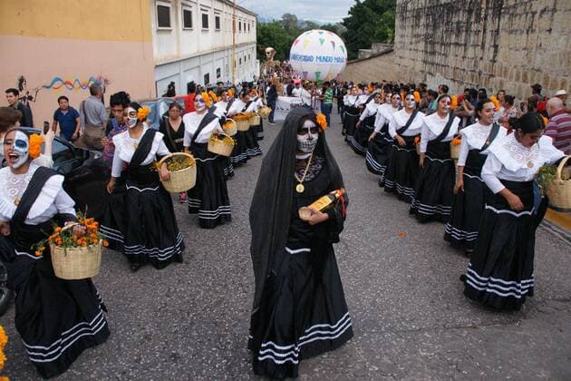 October 26, 2019: EUM20191026SOC55.JPG.OAXACA, Oax. TraditionTradicion-La muerte se vive.- 26 de octubre de 2019. Aspectos de la comparsa tradicional En Oaxaca, Â¡La muerte se vive! , como parte de las actividades alusivas el Dia de Muertos. Foto: Agencia EL UNIVERSALEELG Copyright: xElxUniversalx