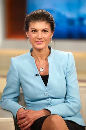 News Bilder des Tages Sahra Wagenknecht 2019-10-23, Berlin, Deutschland Sahra Wagenknecht (Die Linke), Fraktionsvorsitzende im Bundestag, zu Gast bei Anne Will im Ersten Deutschen Fernsehen. Thema der Talkrunde: 30 Jahre nach dem Mauerfall - wofür stehen die Wahlergebnisse im Osten?