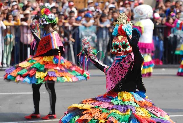 October 27, 2019: EUM20191027ACT12.JPG.CIUDAD DE MEXICO Traditions Tradiciones-Desfile Muertos.- Color del Desfile Internacional del Dia de Muertos en la Ciudad de Mexico este domingo 27 de octubre de 2019. Foto: Agencia EL UNIVERSAL Berenice Fregoso EVZ Copyright: xBerenicexFregosoxElxUniversalx