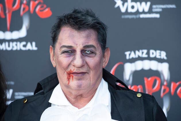 Heinz HOENIG, Schauspieler, Roter Teppich, Red Carpet Show, Premiere fuer das Musical Tanz der Vampire im Metronom Theater Oberhausen, 10.10.2019. *** Heinz HOENIG, actor, red carpet, Red Carpet Show, premiere for the musical Tanz der Vampire at the Metronom Theater Oberhausen, 10 10 2019