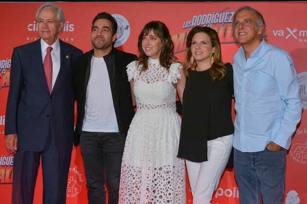 Los Rodriguez y el mas Alla press conference MEXICO CITY, MEXICO - OCTOBER 28: (L-R) Alberto Torres Durazno, Omar Chaparro, Mariana Trevino, Ivonne Madrid, Francisco Arango poses for photos during a press conference to promote the movie ˜Los Rodriguez y el mas Alla™ at Cinepolis Diana on October 28, 2019 in Mexico City, Mexico  Copyright: xIlianaxSuarezx EYE_8219