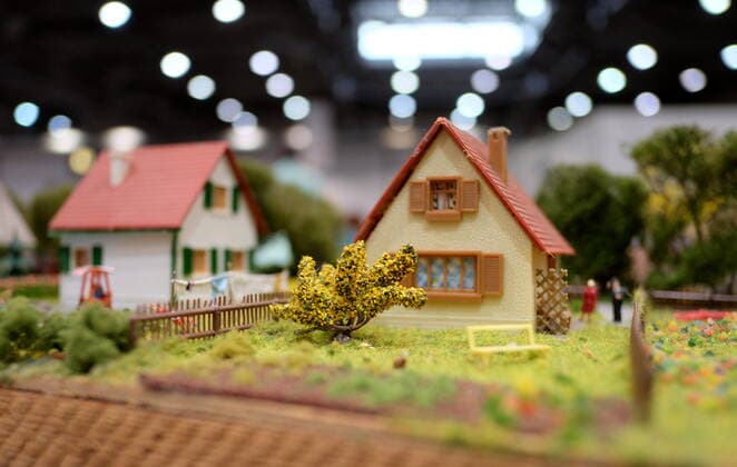 Leipzig. 05 OKT 2019. Messe Leipzig. Halle 3. Vorort-Idylle. Gärten und Wohnhäuser der TT-Bahn der Mitteldeutschen TT-Modulbahner MTTB auf der Leipziger Messe Modell Hobby Spiel. MODELL HOBBY SPIEL LEIPZIG. Ausstellung für Modellbau, Modelleisenbahn, kreatives Gestalten und Spiel. *** Leipzig 05 OKT 2019 Messe Leipzig Halle 3 Vorort Idylle Gärten und Wohnhäuser der TT Bahn der Mitteldeutschen TT Modulbahner MTTB auf der Leipziger Messe Modell Hobby Spiel MODELL HOBBY SPIEL LEIPZIG Exhibition for Model Building, Model Railway, Creative Design and Play Copyright: Priller&MAUG PRM223373X