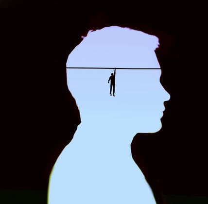Mann baumelt von einem Seil im Kopf eines Mannes *** Man dangles from a rope in a mans head  Copyright: xGaryxWatersx 11591861