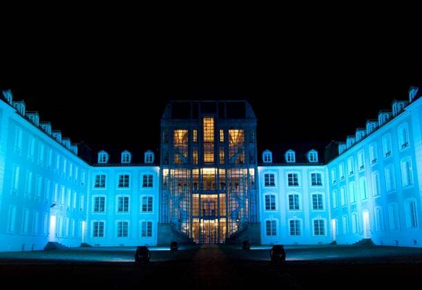 Architektur von Gottfried Böhm Illumination am Schloss, Saarbrücken, Deutschland, Europa *** Illumination at the castle, Saarbrücken, Germany, Europe Copyright: imageBROKER/ElmarxPogrzeba ibxiqx05034194.jpg