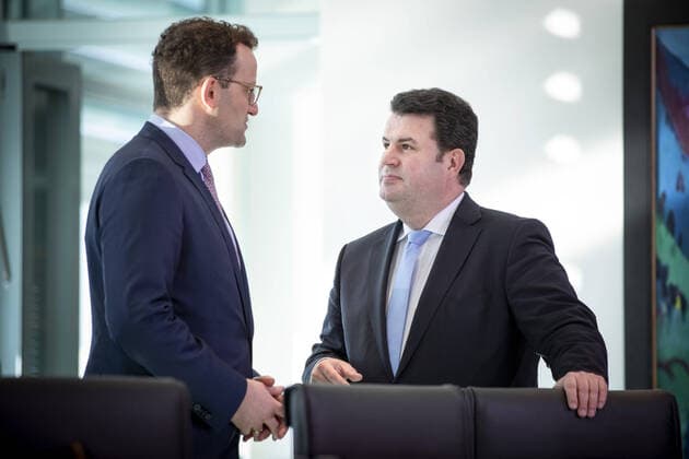 Bundesarbeitsminister Hubertus Heil, SPD, (r) und Bundesgesundheitsminister Jens Spahn, CDU, (l) aufgenommen vor Beginn einer Kabinettssitzung im Bundeskanzleramt. Berlin, 30.10.2019. Berlin Deutschland