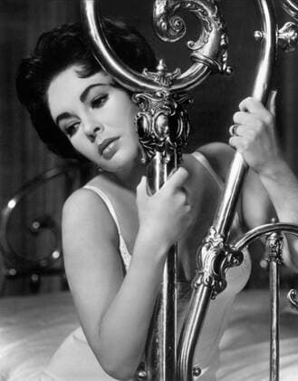 Elizabeth Taylor Characters: Margaret Maggie the Cat Pollitt Film: Cat On A Hot Tin Roof (USA 1958) Director: Richard Brooks 18 September 1958  Copyright: MaryxEvansxAFxArchive 12069755 editorial use only