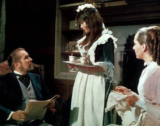 Vincent Price, Sally Geeson & Hilary Heath Characters: Sir Julian Markham,Sally Baxter, Dr. Neuhart s Maid Sir Julian Markham s Maid & Elizabeth Markham (as Hilary Dwyer) Film: The Oblong Box (UK 1969) Director: Gordon Hessler 11 June 1969  Copyright: MaryxEvansxAFxArchive 12092859 editorial use only