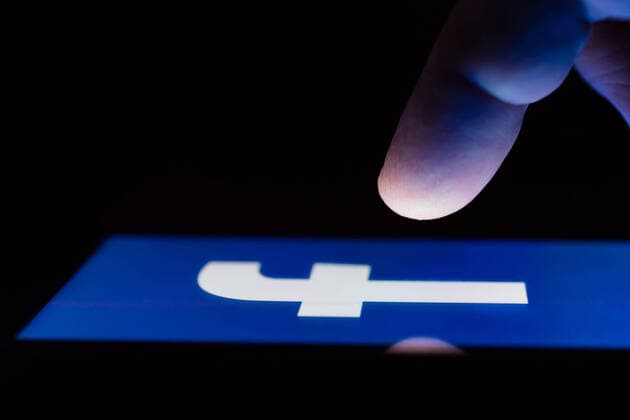 October 28, 2019: Las revelaciones de las nuevas campanas de desinformacion resaltan las dificultades que enfrenta Facebook con su postura sobre la libre expresion. Su director ejecutivo, Mark Zuckerberg, enfatizo el 21 de octubre que su empresa esta mejor equipada para manejar la informacion falsa. *** October 28, 2019 The revelations from the new misinformation campaigns highlight the difficulties Facebook faces with its free expression stance Its CEO, Mark Zuckerberg, emphasized on October 21 that his company is better equipped to handle false information. - ZUMAla2_ 20191028_zaa_la2_010 Copyright: xShutterstockxParaxEfx