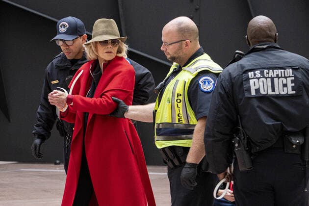 Actor Jane Fonda is arrested by US Capitol Police during the Fire Drill Friday Climate Change Protest in Washington, DC on Friday Nov. 1, 2019. Protesters are demanding immediate action for the Green New Deal, legislation that aims to address climate change and economic inequality. Clean renewable energy by 2030, and no new exploration or drilling for Fossil Fuels.  WAP201911014022 KenxCedenox2019
