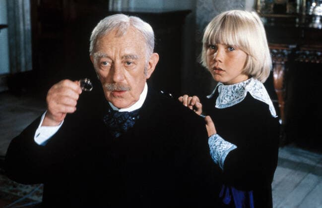 Alec Guinness & Rick Schroder Characters: Earl of Dorincourt, Lord Fauntleroy (Ceddie Errol) Film: Little Lord Fauntleroy (1980) Director: Jack Gold 25 November 1980 Der kleine Lord (Little Lord Fauntleroy, GB 1980, Regie: Jack Gold) Alec Guinness, Ricky Schroder nach Charles Dickens ------- WICHTIG: Nutzung nur redaktionell mit Filmtitelnennung bzw. Berichterstattung ?©ber diesen Film. Buch- und Kalendernutzungen nur nach Absprache. --- IMPORTANT: To be used solely for editorial coverage of this specific motion picture TV programme RTG10  Copyright: MaryxEvansxAFxArchivexCbs 12468520 editorial use only