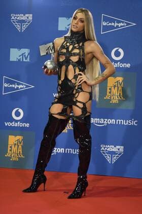 Brazilian drag queen and singer Pabllo Vittar poses after receiving an award during the photocall of MTV European Music Awards held in Seville, Andalusia, Spain, 03 November 2019. MTV European Music Awards in Seville !ACHTUNG: NUR REDAKTIONELLE NUTZUNG!  Copyright: xRaulxCaroxCadenasx GRAF2226 20191103-637084187854311161