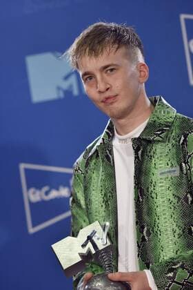Deutch rapper Snelle poses during the MTV European Music Awards 2019 (MTV EMA 2019), held at the FIBES Conference and Exhibition Centre in Seville, Andalusia, Spain, 03 November 2019. MTV EMAs 2019 !ACHTUNG: NUR REDAKTIONELLE NUTZUNG!  Copyright: xRAULxCAROxCARDENASx GRAF2298 20191104-637084265327695787