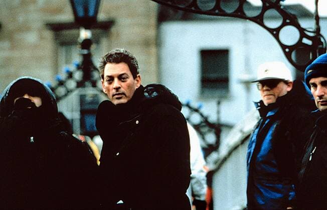 Paul Auster Film: Lulu On The Bridge (USA 1998) Location: Ha Penny Bridge (Liffey Bridge), Dublin, Ireland Director: Paul Auster 14 August 1998  Copyright: MaryxEvansxAFxArchivexCapitolxFilms 12555232 editorial use only