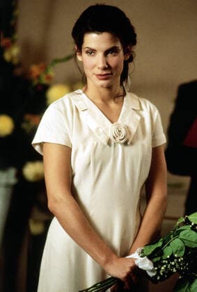 Weihnachten, Filmreife Outfits Sandra Bullock Characters: Lucy Eleanor Moderatz Film: While You Were Sleeping (USA 2008) Director: Jon Turteltaub 21 April 1995  Copyright: MaryxEvansxAFxArchivexHollywoodxPictures 12562258 editorial use only