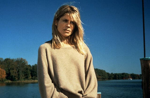 Linda Hamilton Characters: Karen Rainer Film: Silent Fall (1995) Director: Bruce Beresford 28 October 1994  Copyright: MaryxEvansxAFxArchivexWarnerxBros 12568058 editorial use only