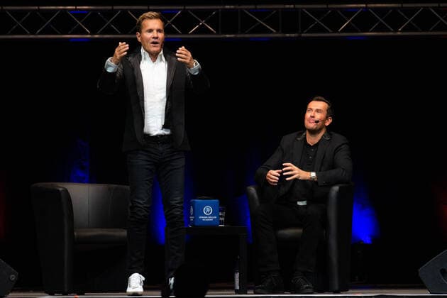 Juergen Hoeller PowerDays, Verleihung des Lifetime Award an Dieter Bohlen, Olympiahalle Muenchen. 03.11.2019 IM BILD: DieterBohlen, Juergen Hoeller