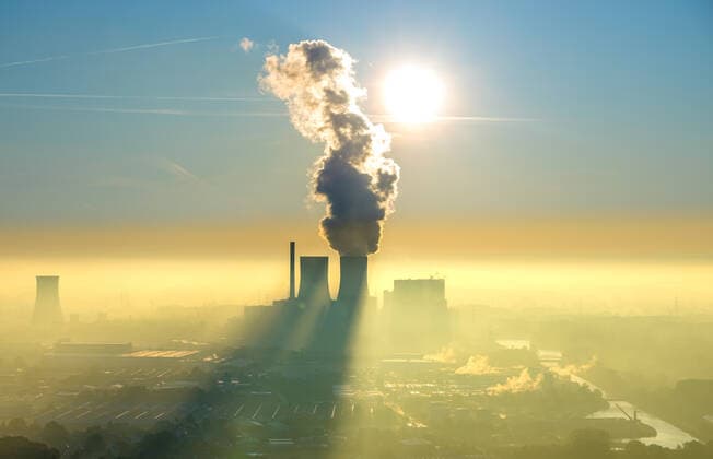 IMAGO Nature: Unsere Erde, Energiequellen, Kohlekraftwerke Luftbild, Kohlekraftwerk Westfalen der RWE, Morgenimpression, Gegenlich mit blauem Himmel und Kraftwerksqualm, Kühlturm, Hamm, Ruhrgebiet, Nordrhein-Westfalen, Deutschland !ACHTUNGxMINDESTHONORARx60xEURO! *** Aerial view, RWEs Westfalen coal-fired power plant, morning impression, back light with blue sky and power plant smoke, cooling tower, Hamm, Ruhr area, North Rhine-Westphalia, Germany ACHTUNGxMINDESTHONORARx60xEURO