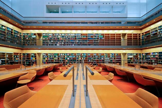 04.11.2019, Berlin, Deutschland - Schluesseluebergabe und Pressevorbesichtigung anlaesslich der Fertigstellung der Generalsanierung der Staatsbibliothek Unter den Linden in Berlin. Foto: Blick in den Lesesaal der Staatsbibliothek. *** 04 11 2019, Berlin, Germany Key handover and press preview on the occasion of the completion of the general renovation of the Staatsbibliothek Unter den Linden in Berlin Photo View into the reading room of the Staatsbibliothek