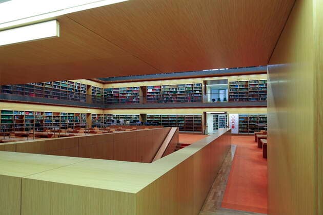 04.11.2019, Berlin, Deutschland - Schluesseluebergabe und Pressevorbesichtigung anlaesslich der Fertigstellung der Generalsanierung der Staatsbibliothek Unter den Linden in Berlin. Foto: Blick in den Lesesaal der Staatsbibliothek. *** 04 11 2019, Berlin, Germany Key handover and press preview on the occasion of the completion of the general renovation of the Staatsbibliothek Unter den Linden in Berlin Photo View into the reading room of the Staatsbibliothek
