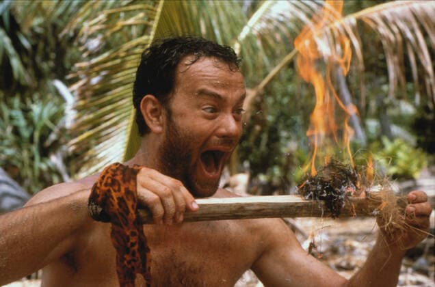 Tom Hanks Characters: Chuck Noland Film: Cast Away (USA 2000) Director: Robert Zemeckis 07 December 2000 Cast Away - Verschollen (USA 2000) Tom Hanks Feuer, Feuer machen  Copyright: MaryxEvansxAFxArchivexDreamworksxSkg 12596237 editorial use only