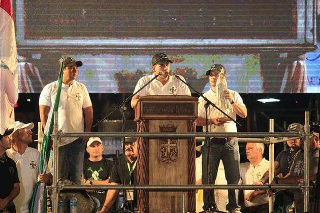 The leader of Comite Pro Santa Cruz, Luis Fernando Camacho (C) speaks during a civic meeting to decide new pressure measures they will take due to allegations of electoral fraud by Bolivian President Evo Morales in the elections of 20 October, in Santa Cruz, Bolivia, 04 Novemeber 2019. Meeting against Bolivian President Evo Morales !ACHTUNG: NUR REDAKTIONELLE NUTZUNG!  Copyright: xJuanxCarlosxTorrejónx AME357 20191105-637085268407578130
