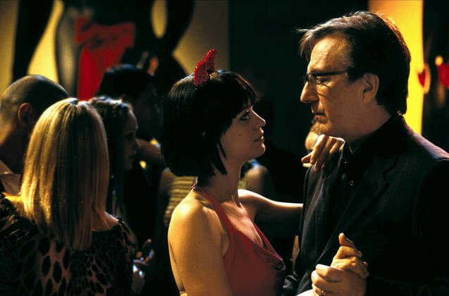 Heike Makatsch & Alan Rickman Characters: Mia & Harry Film: Love Actually (USA UK FR 2003) Director: Richard Curtis 07 September 2003  Copyright: MaryxEvansxAFxArchivexWorkingxTitle 12612936 editorial use only