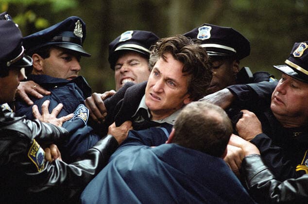 OSCARS. Bester Hauptdarsteller. Preisträger 2001-2010 Sean Penn Characters: Jimmy Markum Film: Mystic River (USA AUS 2003) Director: Clint Eastwood 23 May 2003 Quality: Original. Film Title: Mystic River. Pictured: SEAN PENN stars in Warner Bros. Pictures and Village Roadshow Pictures drama Mystic River, a Malpaso Production also starring Tim Robbins, Kevin Bacon and Laurence Fishburne. Photo Credit: ?® Merie W. Wallace. ?®2003 Warner Bros.; - U.S.; Canada, Bahamas & Bermuda. ?®2003 Village Roadshow Films (BVI) Limited - All Other Territories (All Rights Reserved Used by Permission). For further information: please contact The Warner Bros. Press Office on 020 7984 5000.  Copyright: MaryxEvansxAFxArchivexWarnerxBros. 12615891 editorial use only
