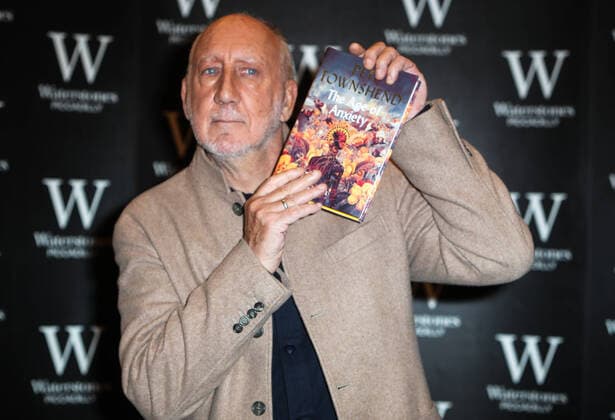 Bilder des Jahres 2019, Entertainment 11 November Entertainment Themen der Woche KW45 Entertainment Bilder des Tages November 5, 2019, London, United Kingdom: The Who guitarist Pete Townshend signs copies of his novel The Age of Anxiety at Waterstones Piccadilly..Featuring: Pete Townshend.Where: London, United Kingdom.When: 05 Nov 2019.Credit: Cover Images London United Kingdom - ZUMAc218 20191105_zia_c218_041 Copyright: xCOVERxImagesx
