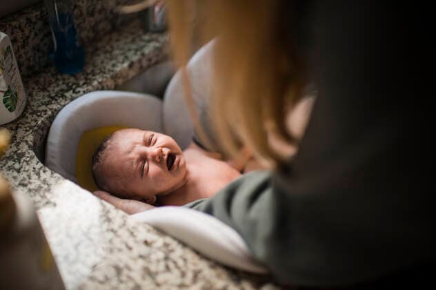 Crying newborn getting a bath in the sink for the first time at home United States, Colorado, Colorado Springs CR_LIPF190930B-191064-01