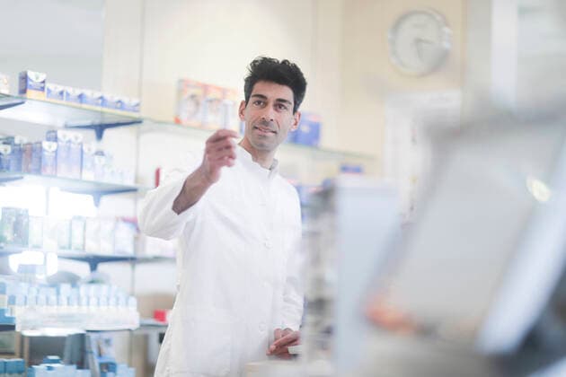 pharmacist in a pharmacy with a tablet Germany, Lower Saxony, Hanover CR_SIGO191008B-219934-01